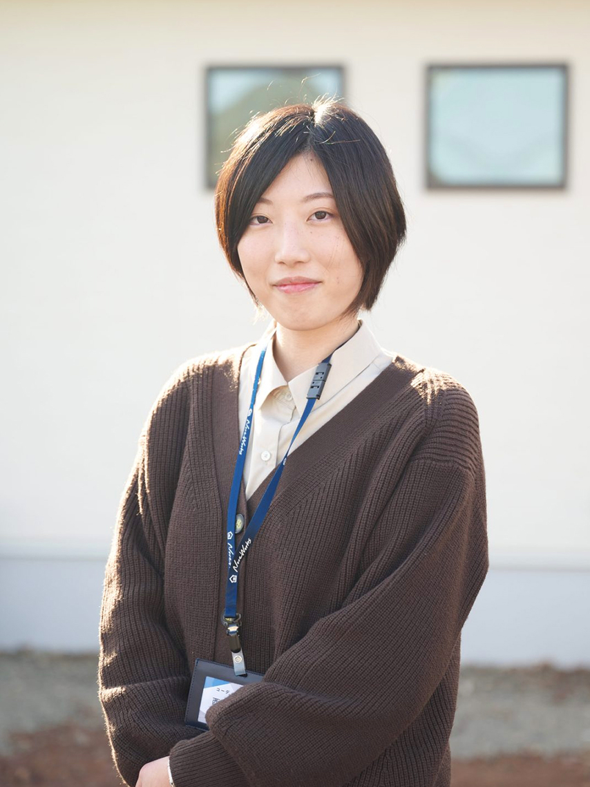 西川　彩音 写真